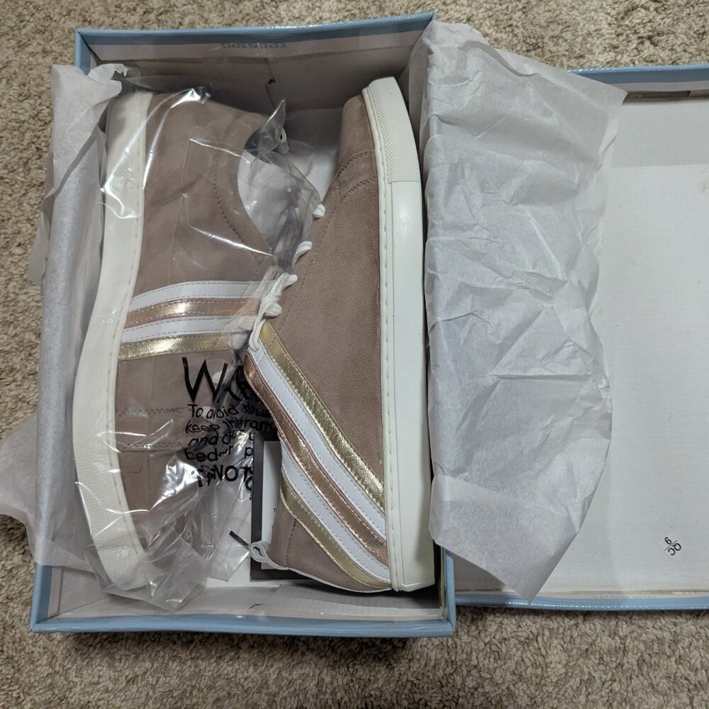 BNIB Seychelles Stand Out Sneaker in Taupe Suede/Metallic, size 14 Women's/12 M